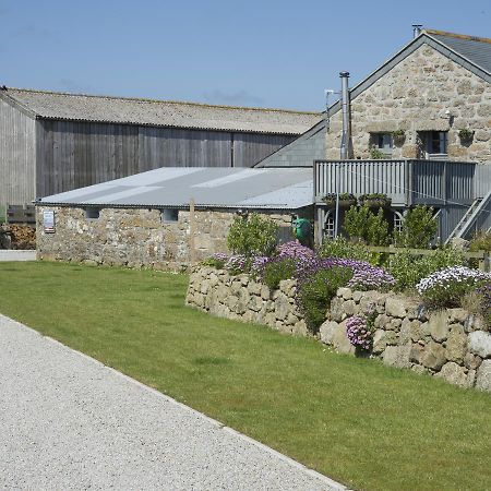 Land'S End Hostel Trevescan Sennen Exterior photo