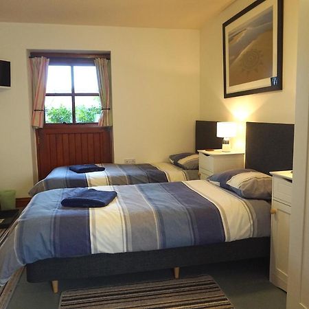 Land'S End Hostel Trevescan Sennen Exterior photo