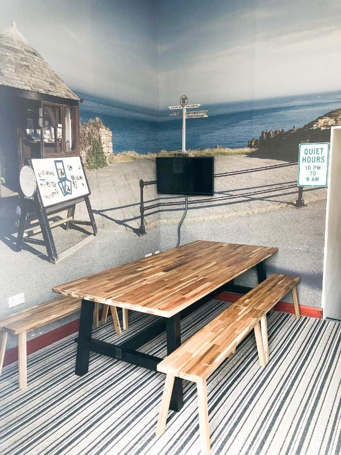 Land'S End Hostel Trevescan Sennen Exterior photo