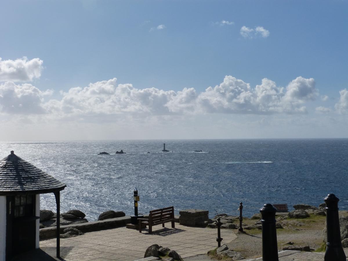 Land'S End Hostel Trevescan Sennen Exterior photo