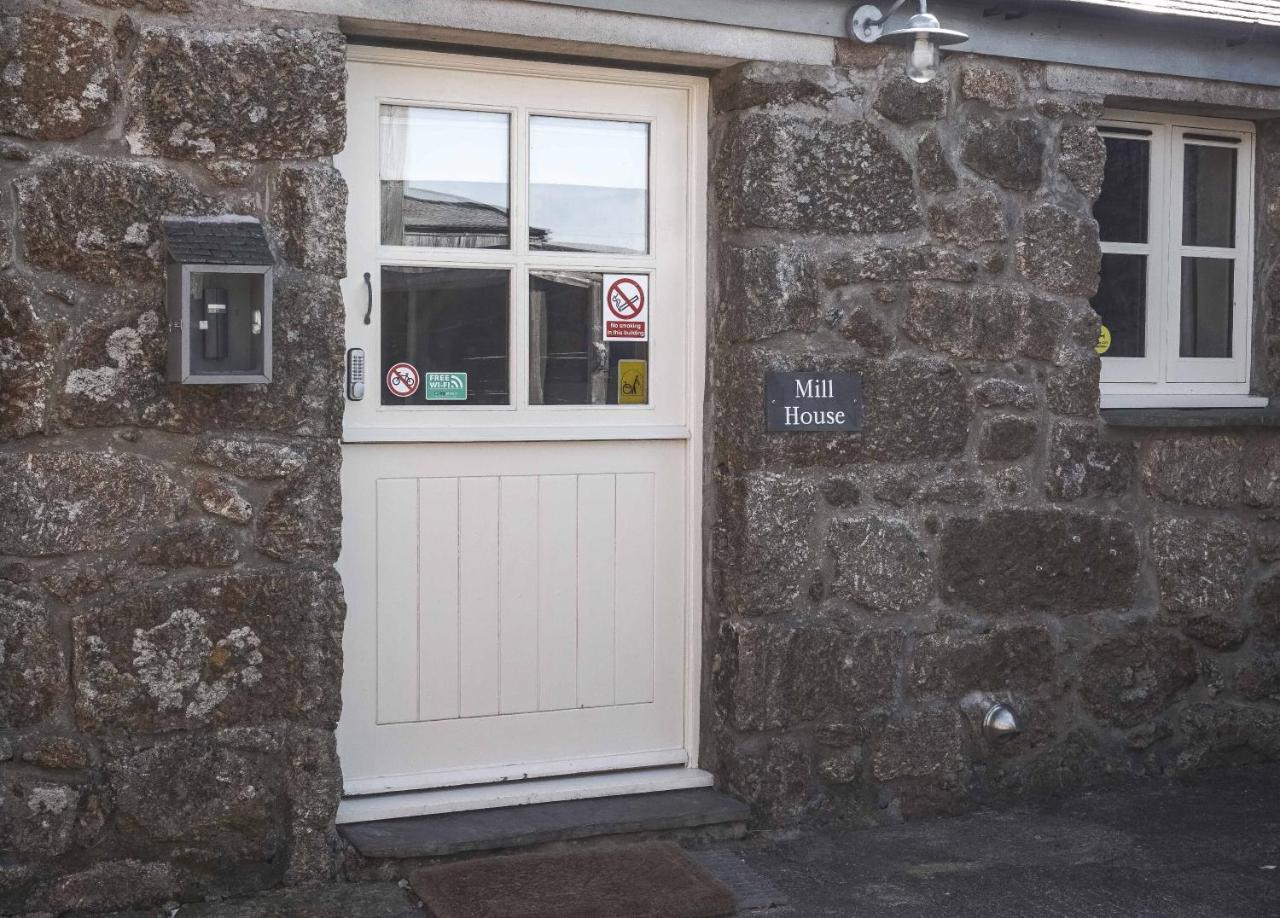 Land'S End Hostel Trevescan Sennen Exterior photo
