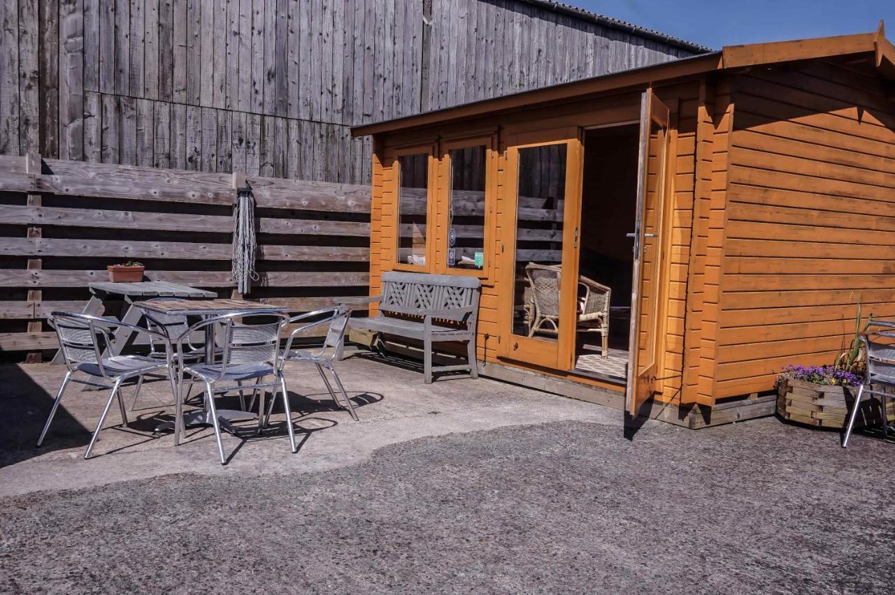 Land'S End Hostel Trevescan Sennen Exterior photo